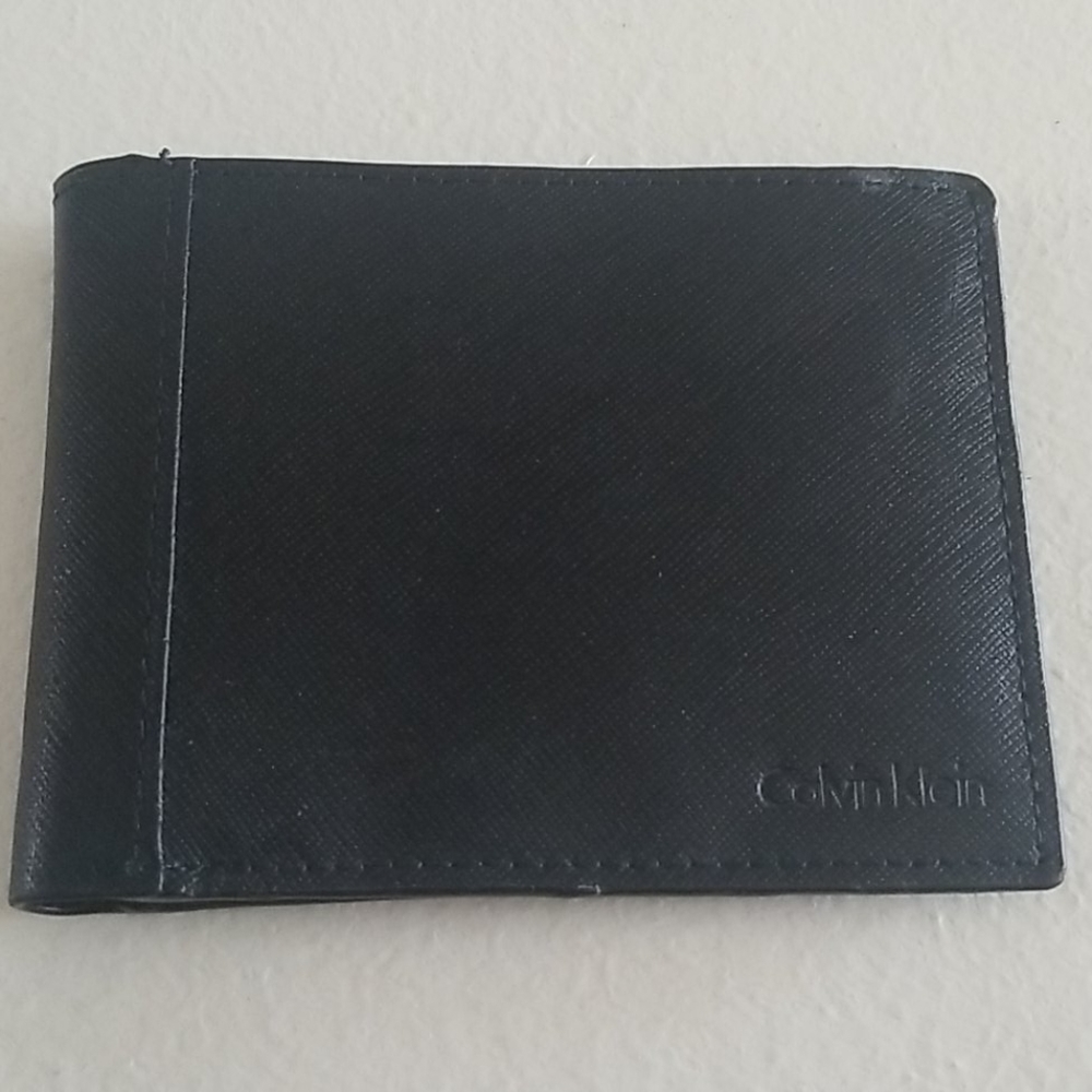 Calvin Klein Men's Leather Wallet